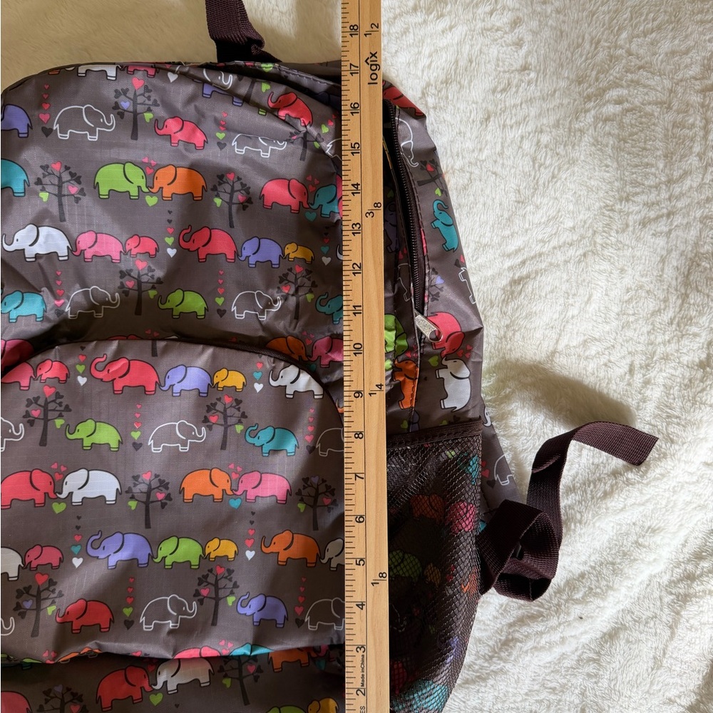 Foldable traveling elephant Backpack - Picture 4 of 9